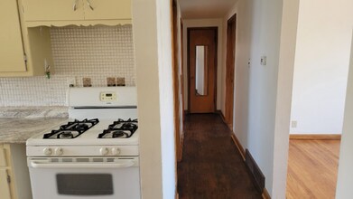 10167 W Cleveland Ave, Unit upper in West Allis, WI - Building Photo - Building Photo