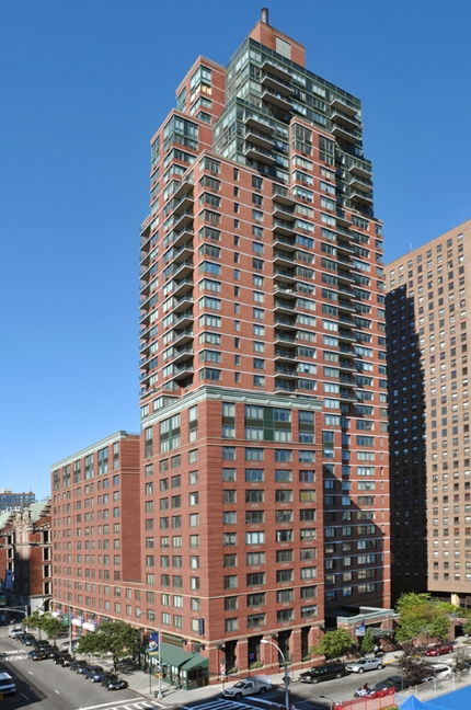 200W60 in New York, NY - Building Photo