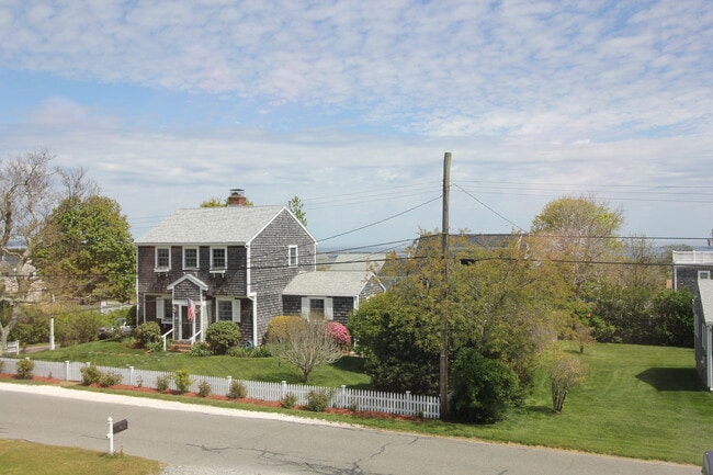 36 Wood Ave in Sandwich, MA - Building Photo - Building Photo