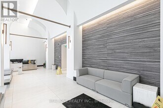 39 Roehampton Ave in Toronto, ON - Building Photo - Building Photo