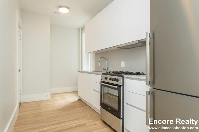 property at 286 Chestnut Hill Ave