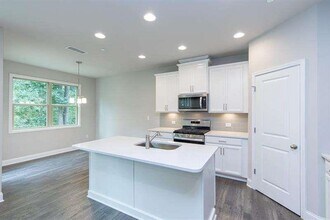 207 Jonquil Spring Rd in Woodstock, GA - Building Photo - Building Photo