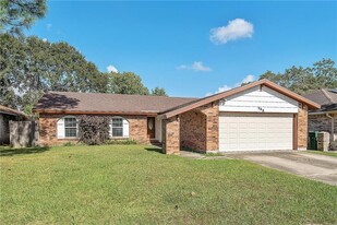 208 Tiffany St in Slidell, LA - Building Photo