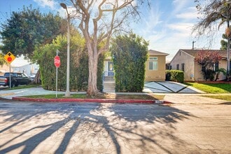 5400 82nd W St in Los Angeles, CA - Foto de edificio - Building Photo