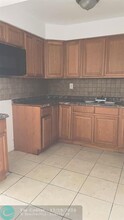 5740 NW 27th Ct in Lauderhill, FL - Foto de edificio - Building Photo