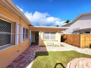 215 S 12th Ave in Hollywood, FL - Foto de edificio - Building Photo