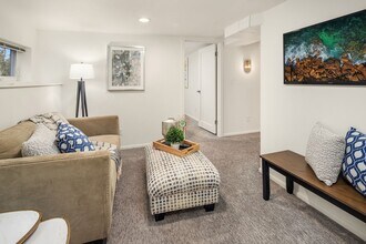 4408 Thackeray Pl NE in Seattle, WA - Building Photo - Building Photo