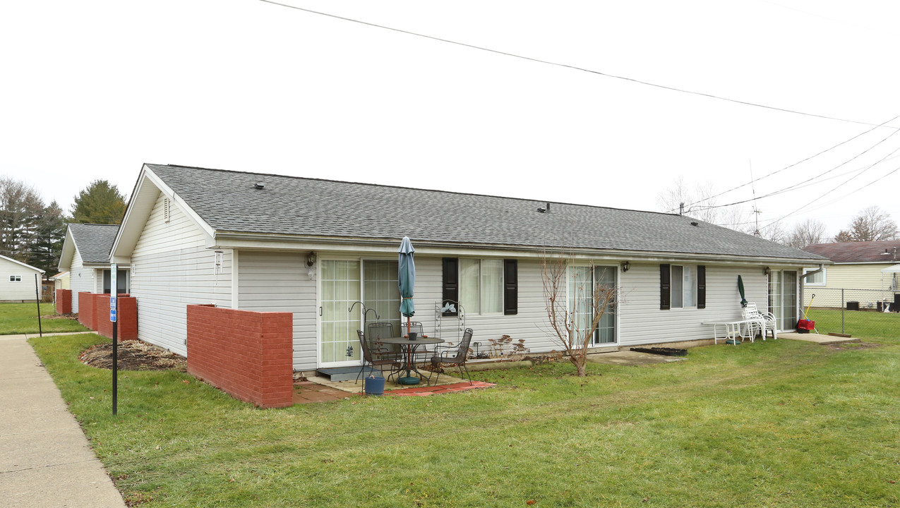 Jefferson Place in Utica, OH - Building Photo