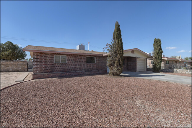 3101 Kirkcaldy St in El Paso, TX - Building Photo - Building Photo