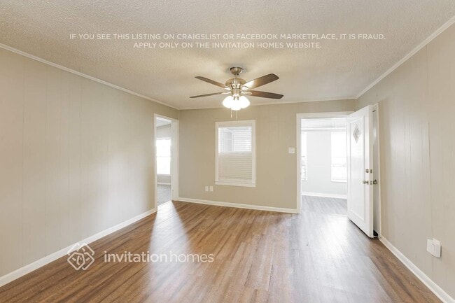 905 E Crockett St in Ennis, TX - Building Photo - Building Photo