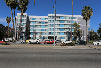 Vistas Apartments in Van Nuys, CA - Building Photo - Building Photo