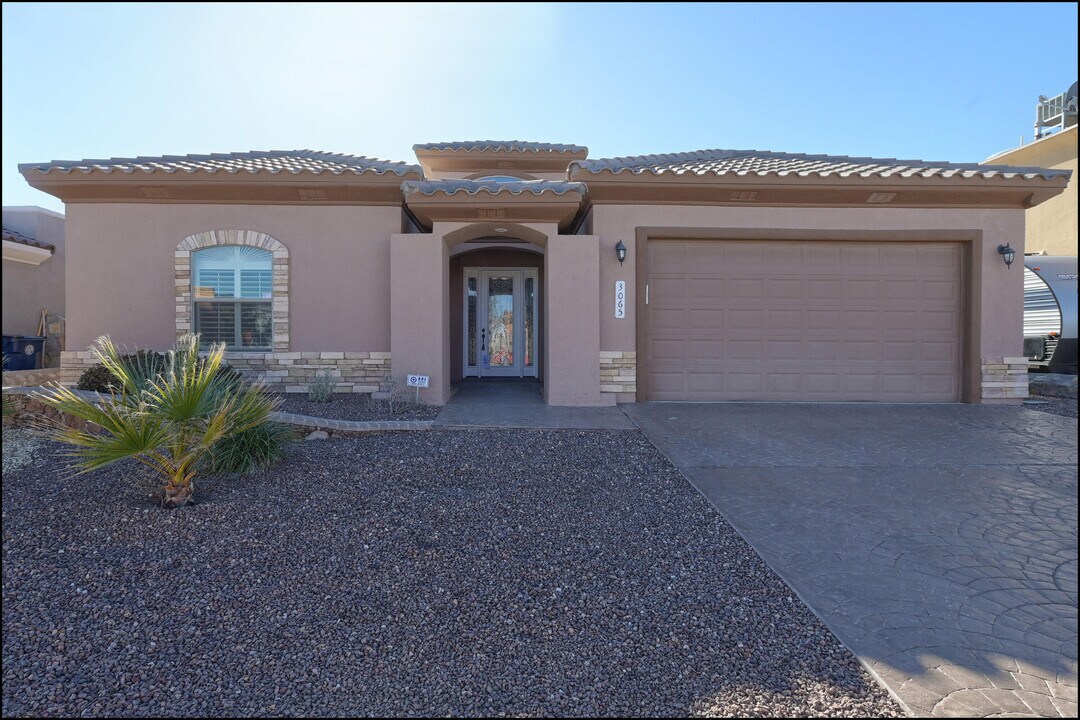 3065 Snowy Point Dr in El Paso, TX - Foto de edificio
