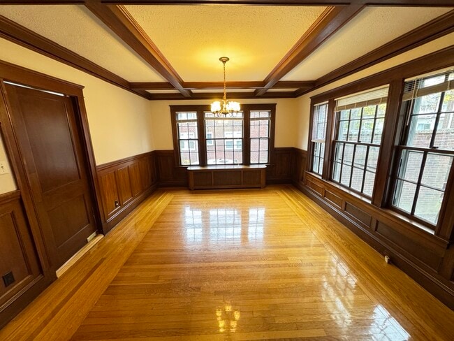 214 Commonwealth Ave, Unit 1 in Chestnut Hill, MA - Building Photo - Building Photo