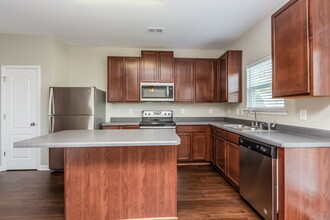 793 Lobdale Falls Dr in Lawrenceville, GA - Building Photo - Building Photo