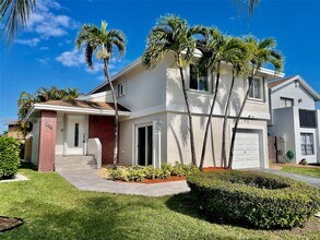 922 NW 106th Ave Cir in Miami, FL - Building Photo - Building Photo