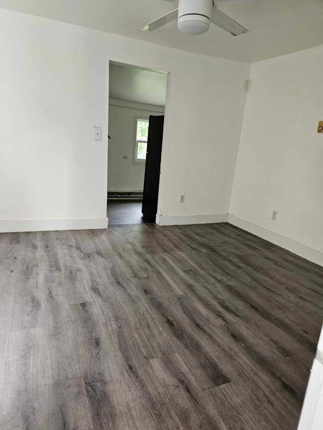 113 S 4th St, Unit 1 in Vineland, NJ - Foto de edificio - Building Photo