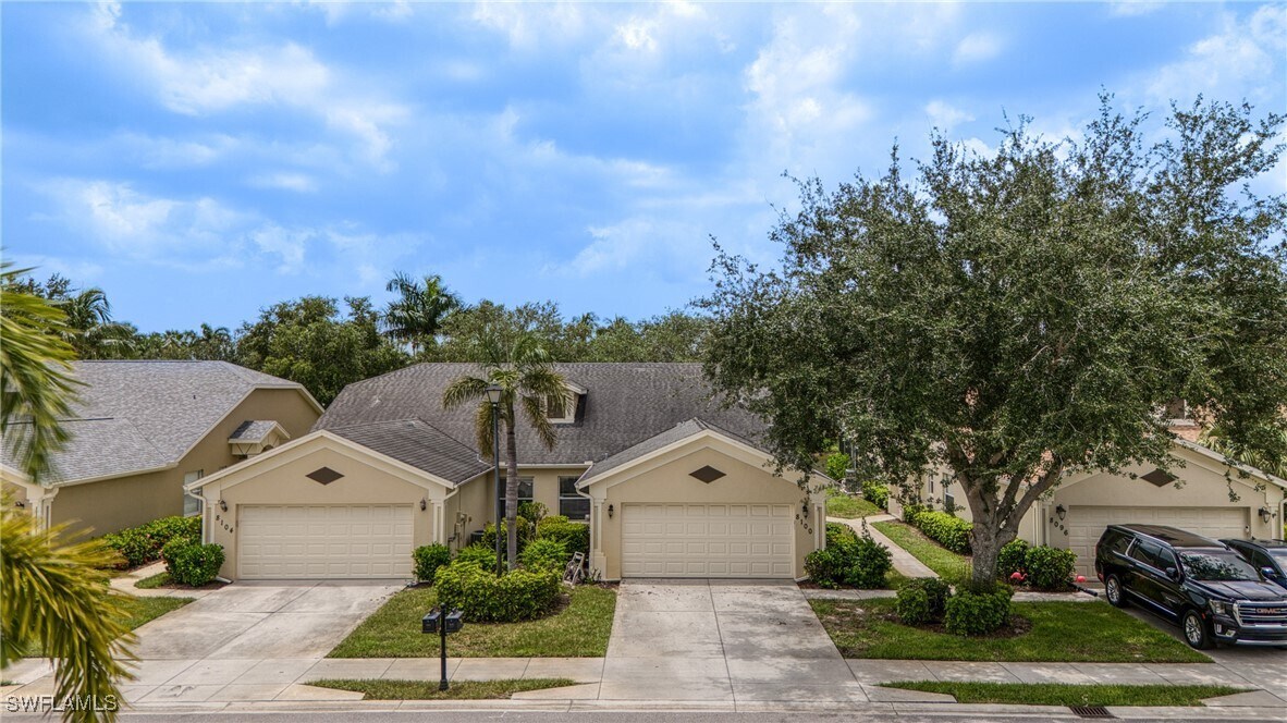 8100 Ibis Cove Cir in Naples, FL - Building Photo