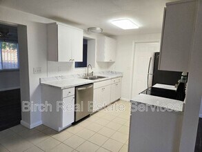 6111 1st Ave in New Port Richey, FL - Building Photo - Building Photo