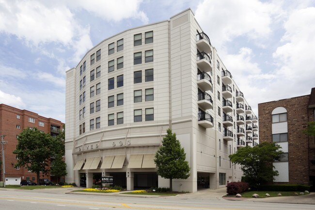 River 595 in Des Plaines, IL - Building Photo - Building Photo