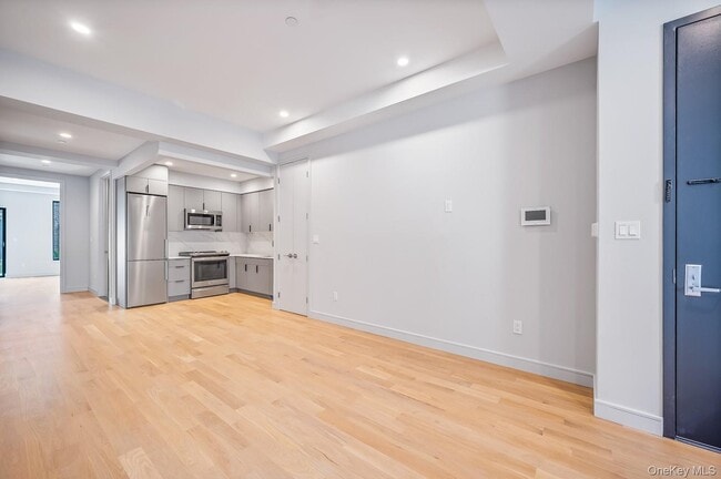 30-61 38th St in Queens, NY - Building Photo - Building Photo