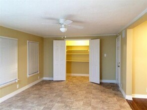 2912 W Clarendon Dr in Dallas, TX - Building Photo - Building Photo