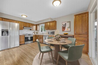 1674 Walnut Ln in Eagan, MN - Building Photo - Building Photo