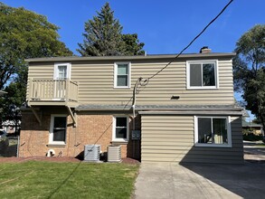 2451 N 114th St, Unit Upper duplex unit in Wauwatosa, WI - Building Photo - Building Photo