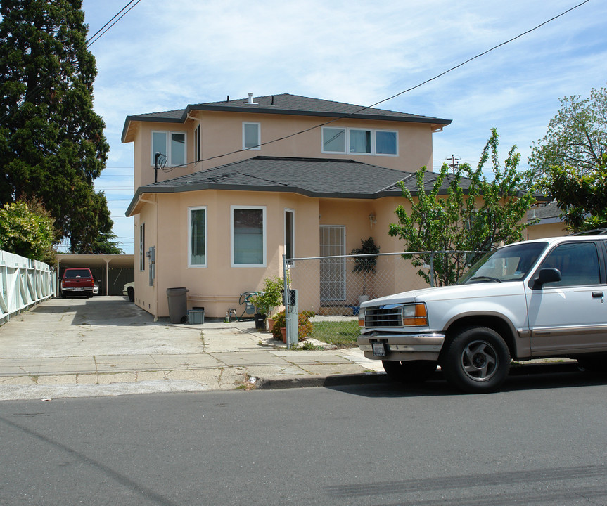 126 N Claremont St in San Mateo, CA - Building Photo