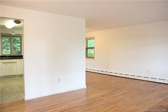 346 W Woods Rd in Hamden, CT - Building Photo - Building Photo