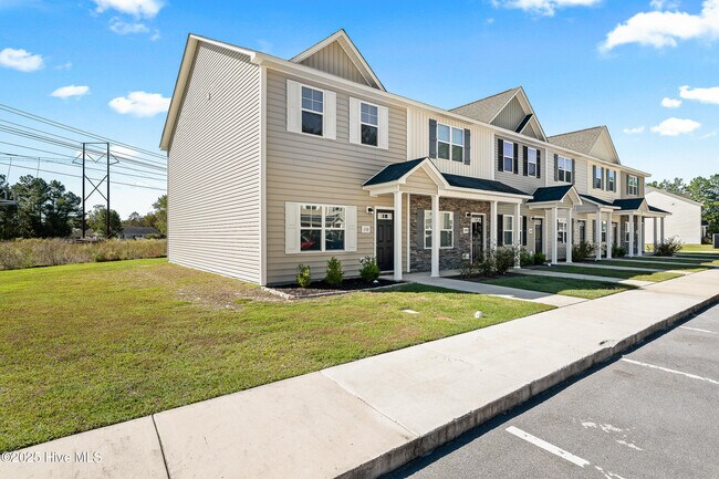 110 Jaydn Dr E in Jacksonville, NC - Building Photo - Building Photo