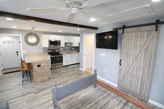 23 Beacon St in Beacon Falls, CT - Building Photo - Building Photo