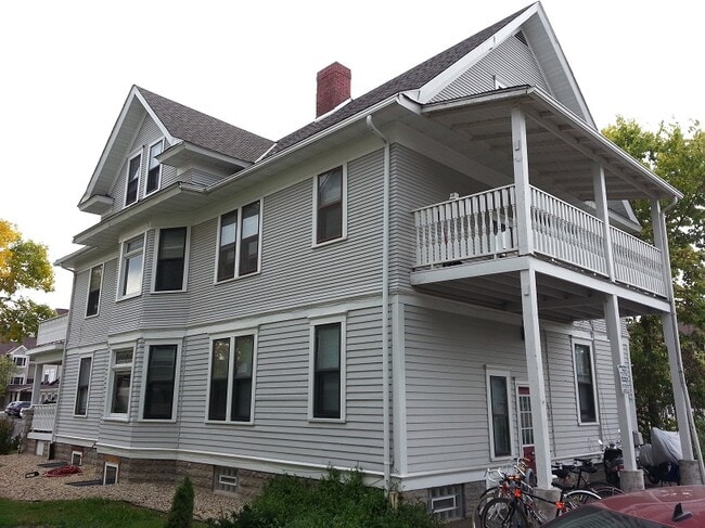 627 Ontario St SE, Unit Lower in Minneapolis, MN - Foto de edificio - Building Photo