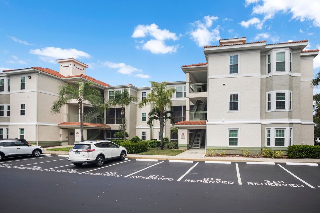 23560 Walden Center Dr in Estero, FL - Building Photo