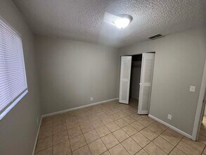 3839 NW Huntsboro St, Unit 101 in Lake City, FL - Building Photo - Building Photo