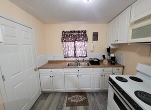 457 Vineyard Ave in Benton Harbor, MI - Foto de edificio - Building Photo