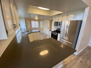 4604 Snowpoint Ct in Las Vegas, NV - Building Photo - Building Photo