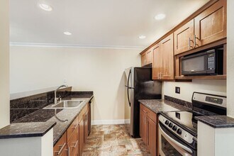 17 Etruria in Seattle, WA - Building Photo - Building Photo