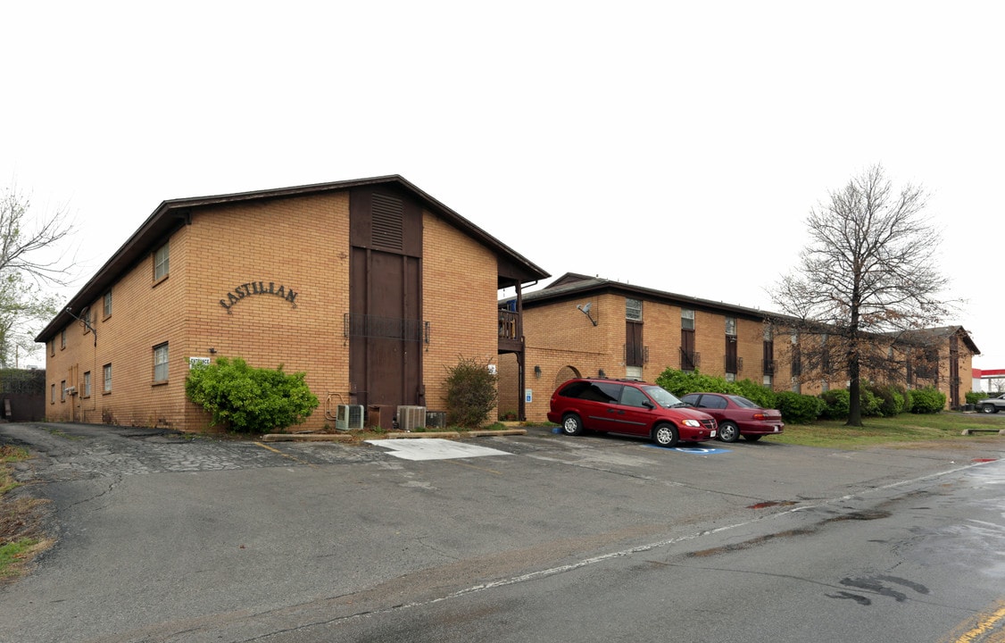 Castilian Apartments in Tulsa, OK - Building Photo