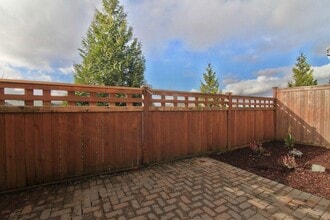 4807 Morris Ave S, Unit UU101 in Renton, WA - Foto de edificio - Building Photo