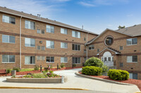 Villa Maria 62 and Over Retirement Community in Grand Rapids, MI - Foto de edificio - Building Photo