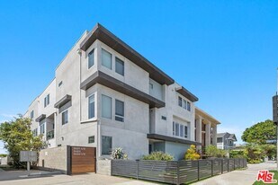 3623 1/2 S Centinela Ave in Los Angeles, CA - Building Photo