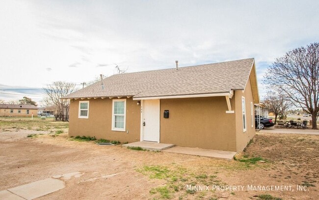 755 W Knox St in Slaton, TX - Building Photo - Building Photo