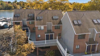 7 River Rd in Greenwich, CT - Building Photo