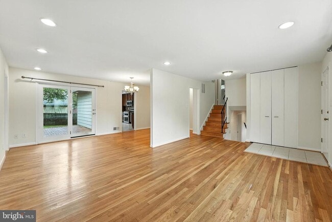 property at 5011 Roslyn Rd