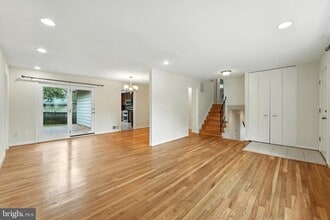 5011 Roslyn Rd in Annandale, VA - Building Photo - Building Photo