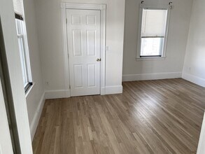 8 White Ave in Brookline, MA - Building Photo - Building Photo