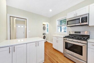 9 Winter Hill Rd, Unit #1 in Medford, MA - Foto de edificio - Building Photo