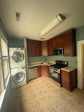 33 NE San Rafael St in Portland, OR - Foto de edificio - Building Photo