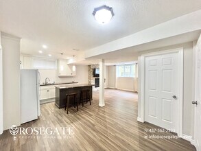 460 Westcroft Dr in Waterloo, ON - Building Photo - Building Photo