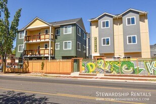 1797 Mill Alley in Eugene, OR - Building Photo